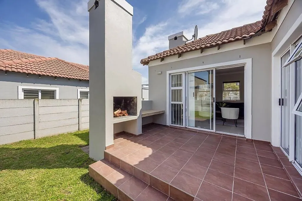 Villa 3Bed 2Bath Patio Braai Garden And Garage Città del Capo Casa vacanze