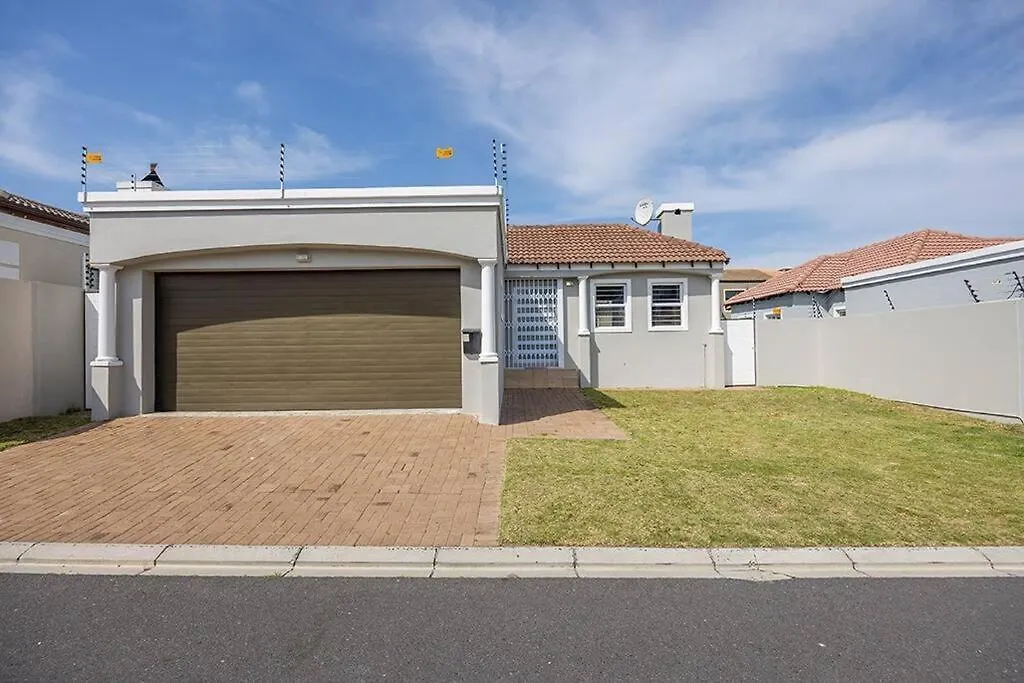 3Bed 2Bath Patio Braai Garden And Garage Villa Cape Town 0*,  Güney Afrika